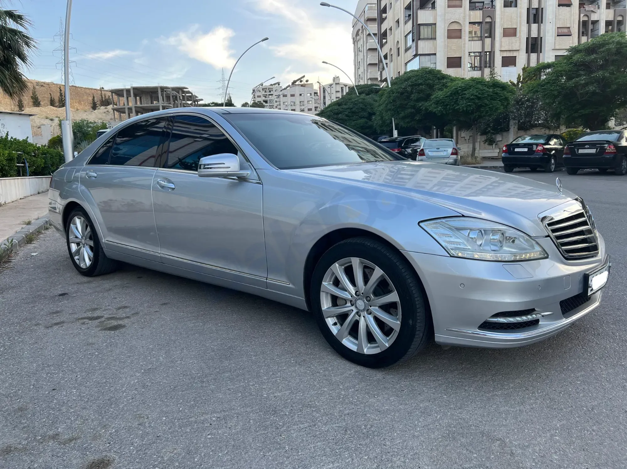 للبيع سيارة مرسيدس S500 موديل 2011