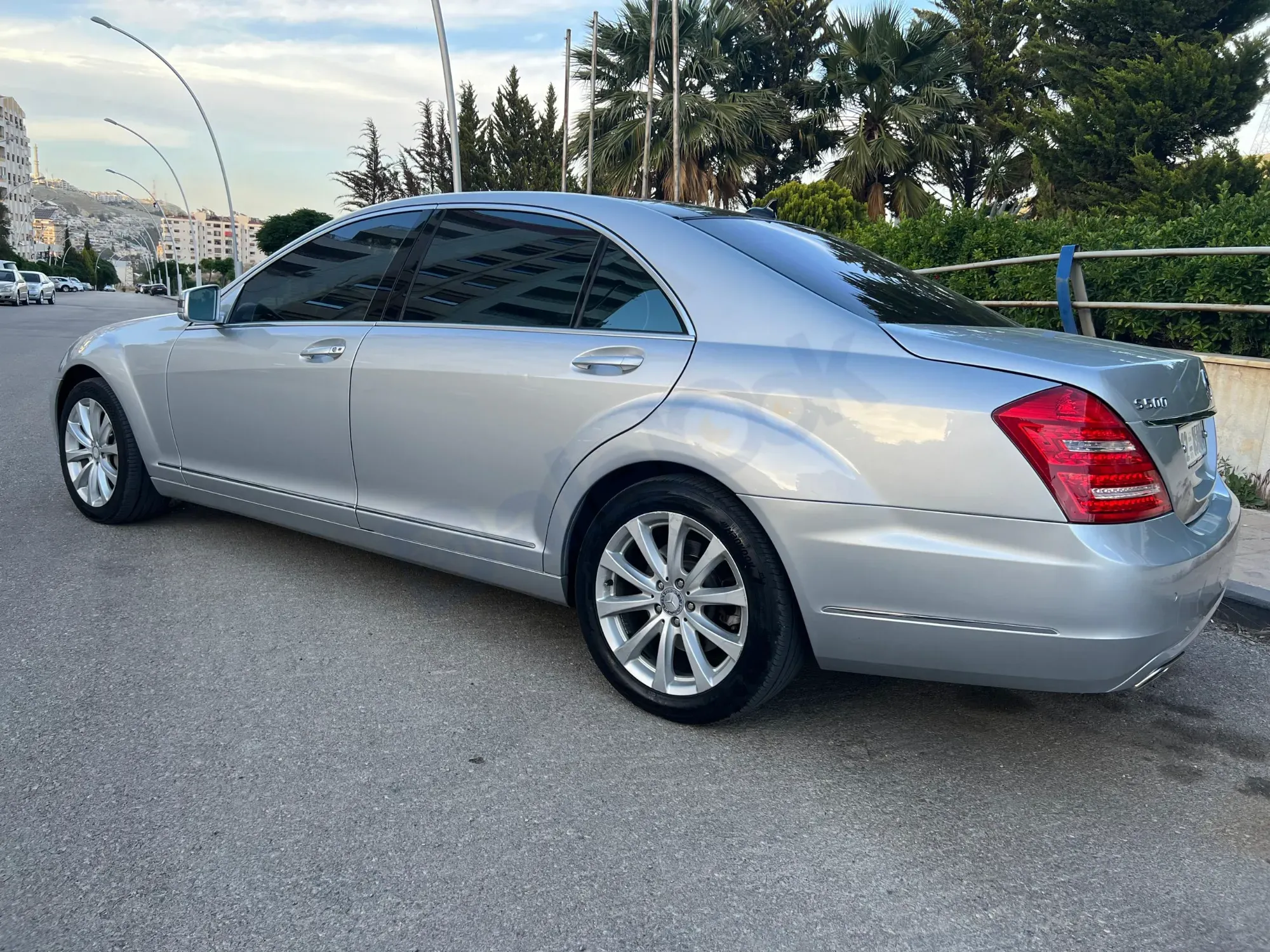 للبيع سيارة مرسيدس S500 موديل 2011