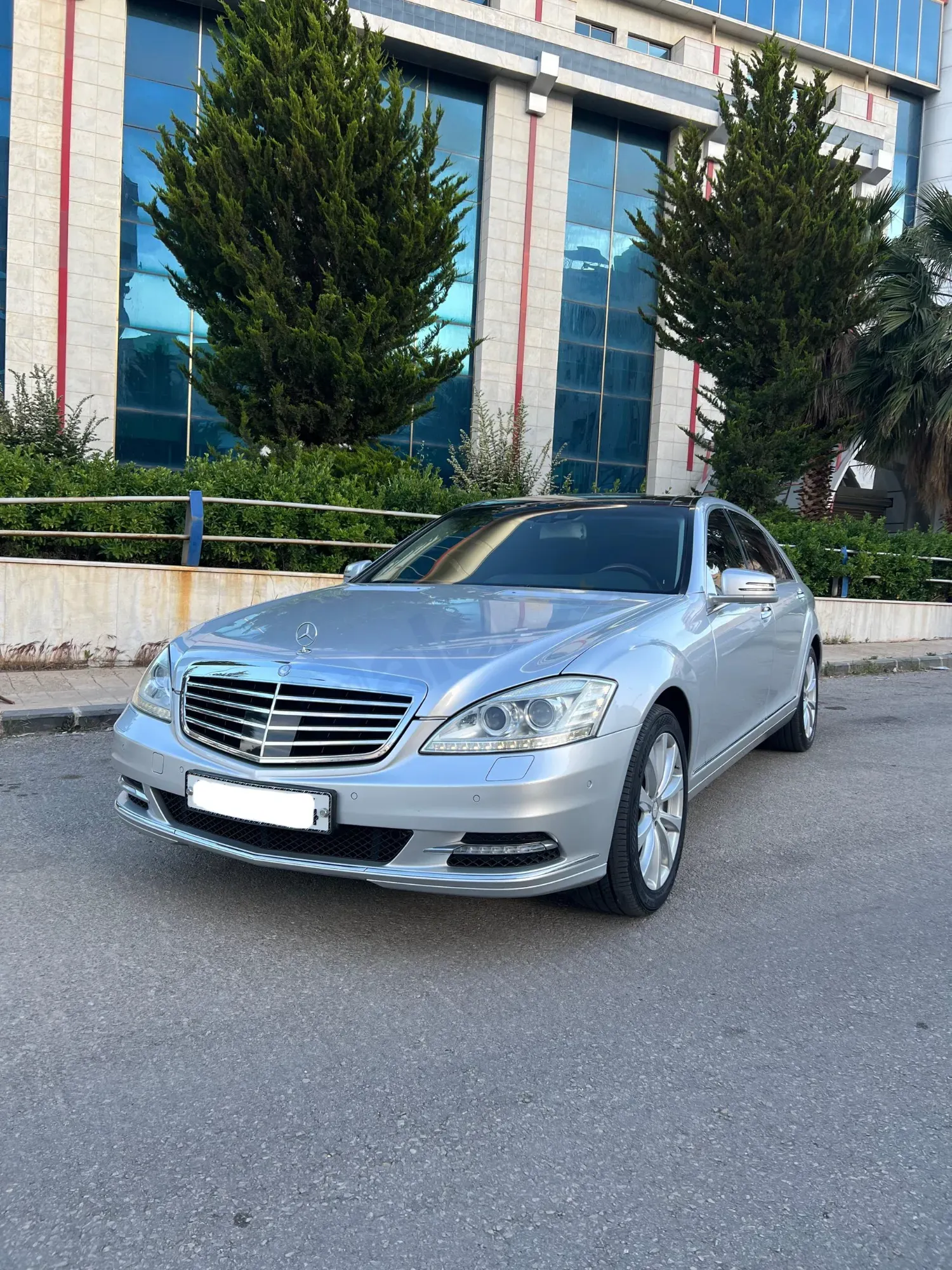 للبيع سيارة مرسيدس S500 موديل 2011
