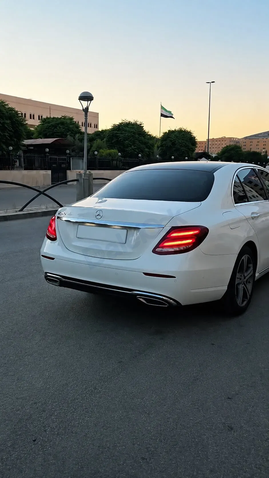 للبيع سيارة مرسيدس e300 2019
