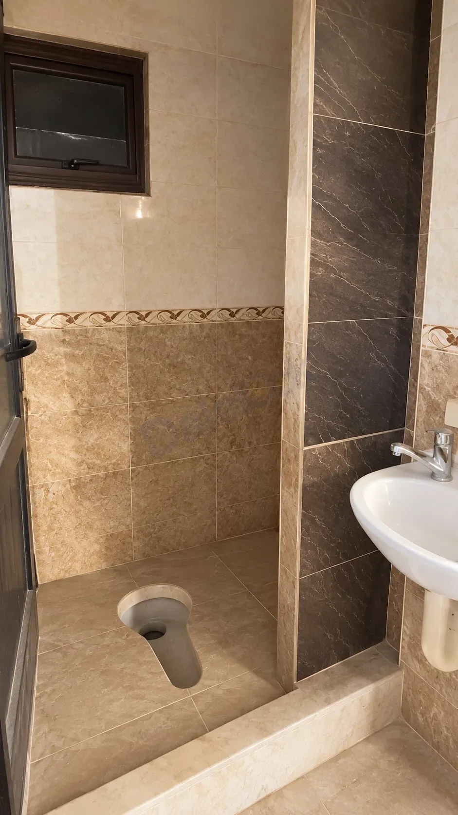 uploads/advertisements/images/للبيع_شقة__في_ريف_دمشق_كفر_بطنا_شارع_ال_14__8_-1791565459571.webp