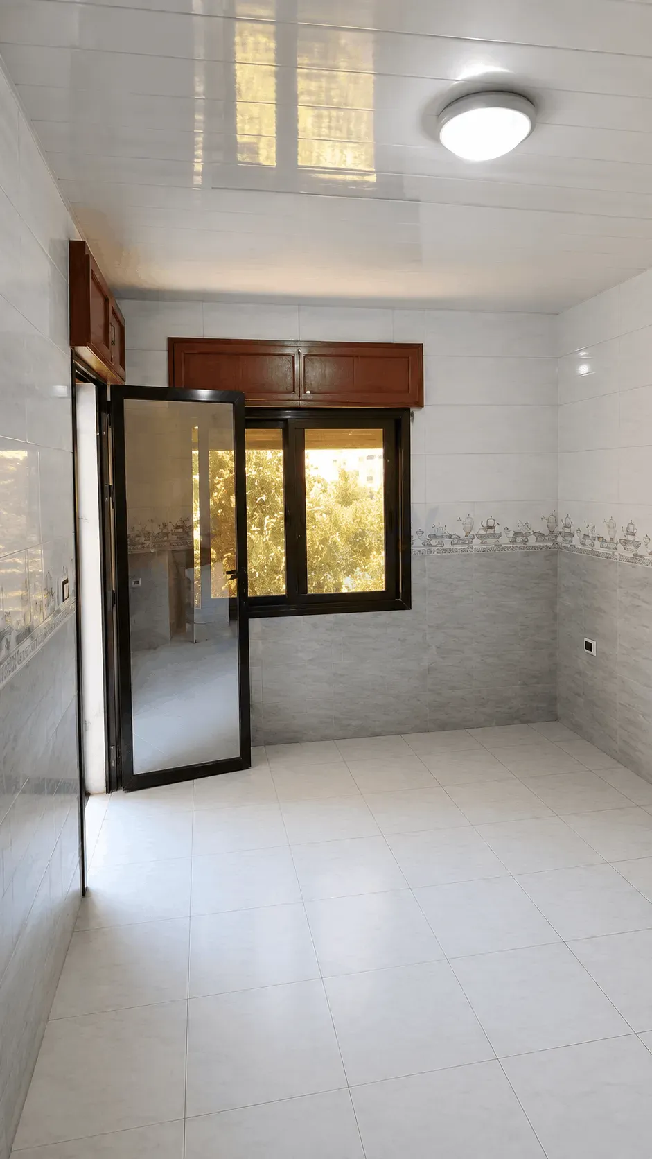 uploads/advertisements/images/للبيع_شقة_أول_طريق_جمرايا__2_-1782496438762.webp