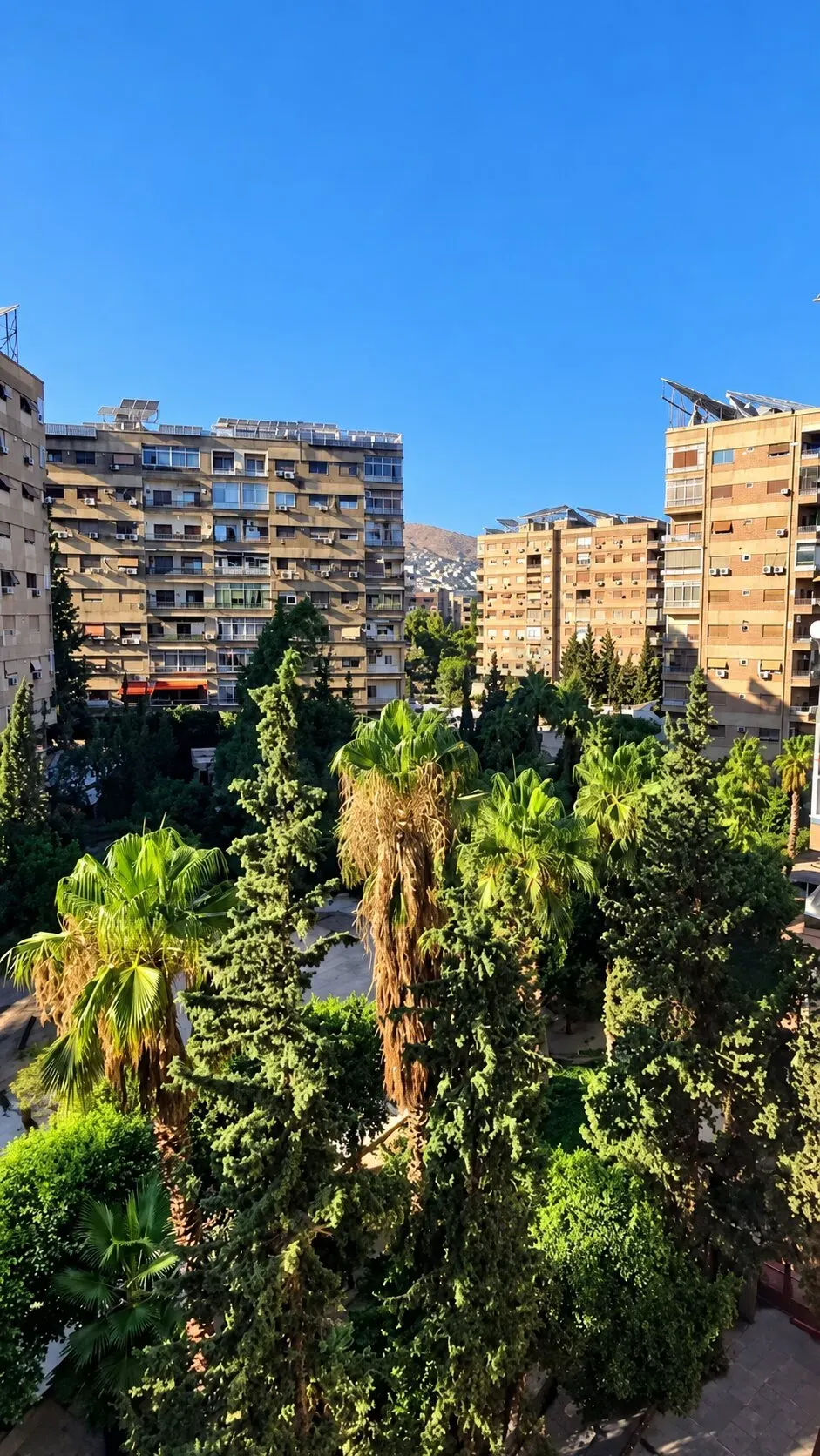 للبيع شقة بإطلالة على حديقة الفراشات في دمشق شارع برنية