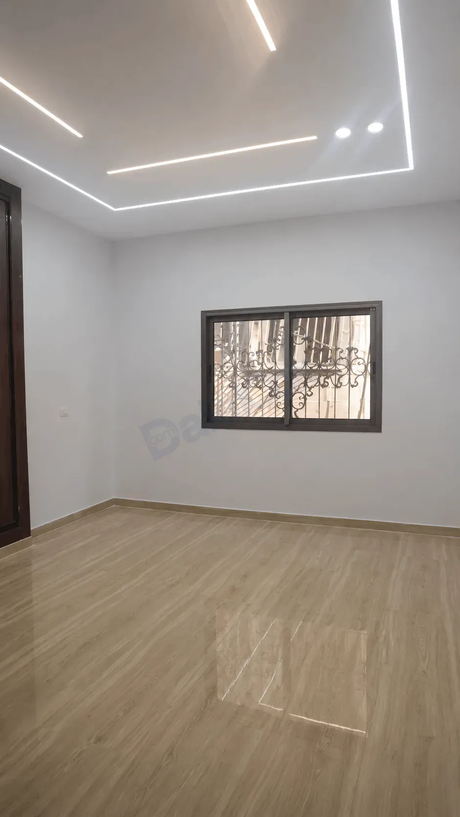 uploads/advertisements/images/للبيع_شقة_بإكساء_ملكي_في_جرمانا__5_-1783939297600.webp