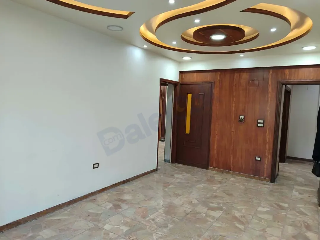 uploads/advertisements/images/للبيع_شقة_سكنية_في_الزاهرة_القديمة_بعد_المركز_الثقافي__5_-1793192838278.webp