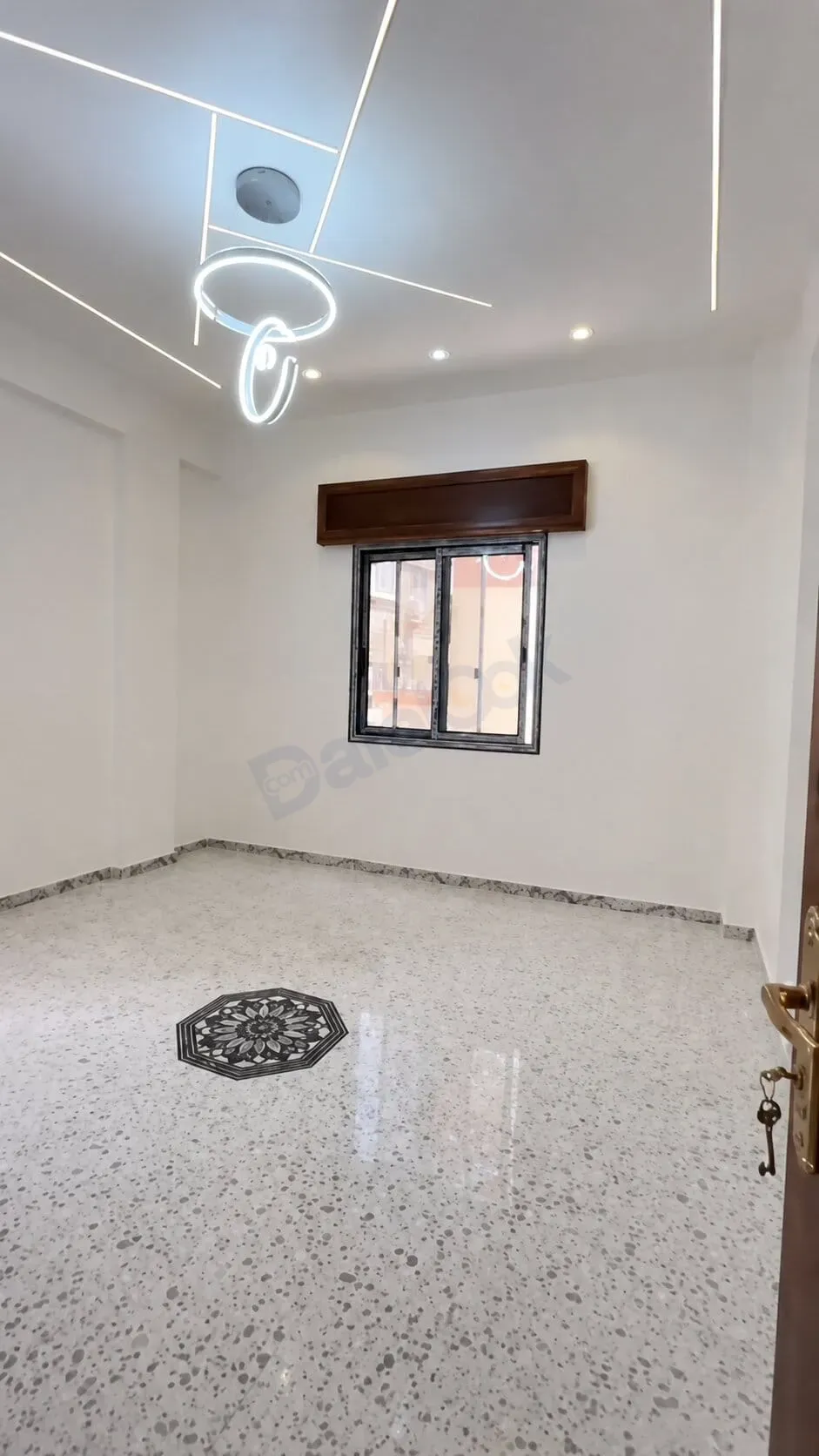 للبيع شقة سكنية في حرستا قرب مدرسة البيدر