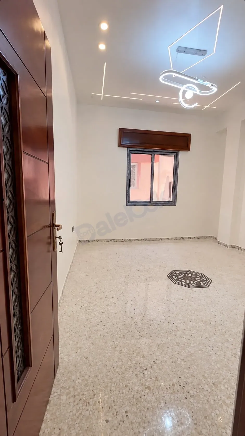 uploads/advertisements/images/للبيع_شقة_سكنية_في_حرستا_قرب_مدرسة_البيدر__9_-1785607972993.webp