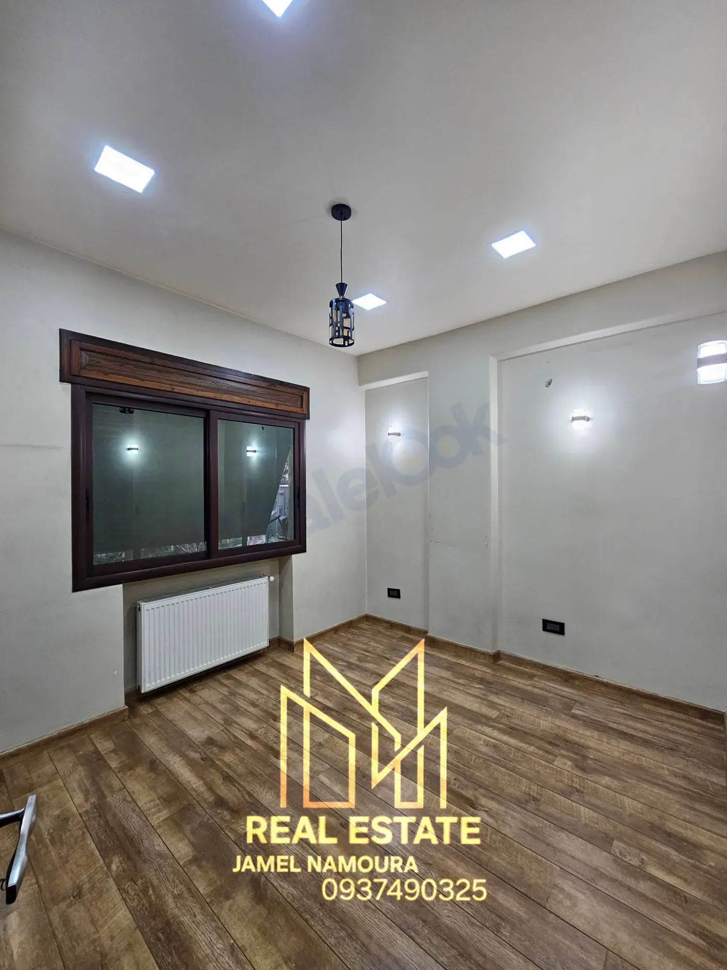 للبيع شقة سكنية مميزة في شرقي التجارة