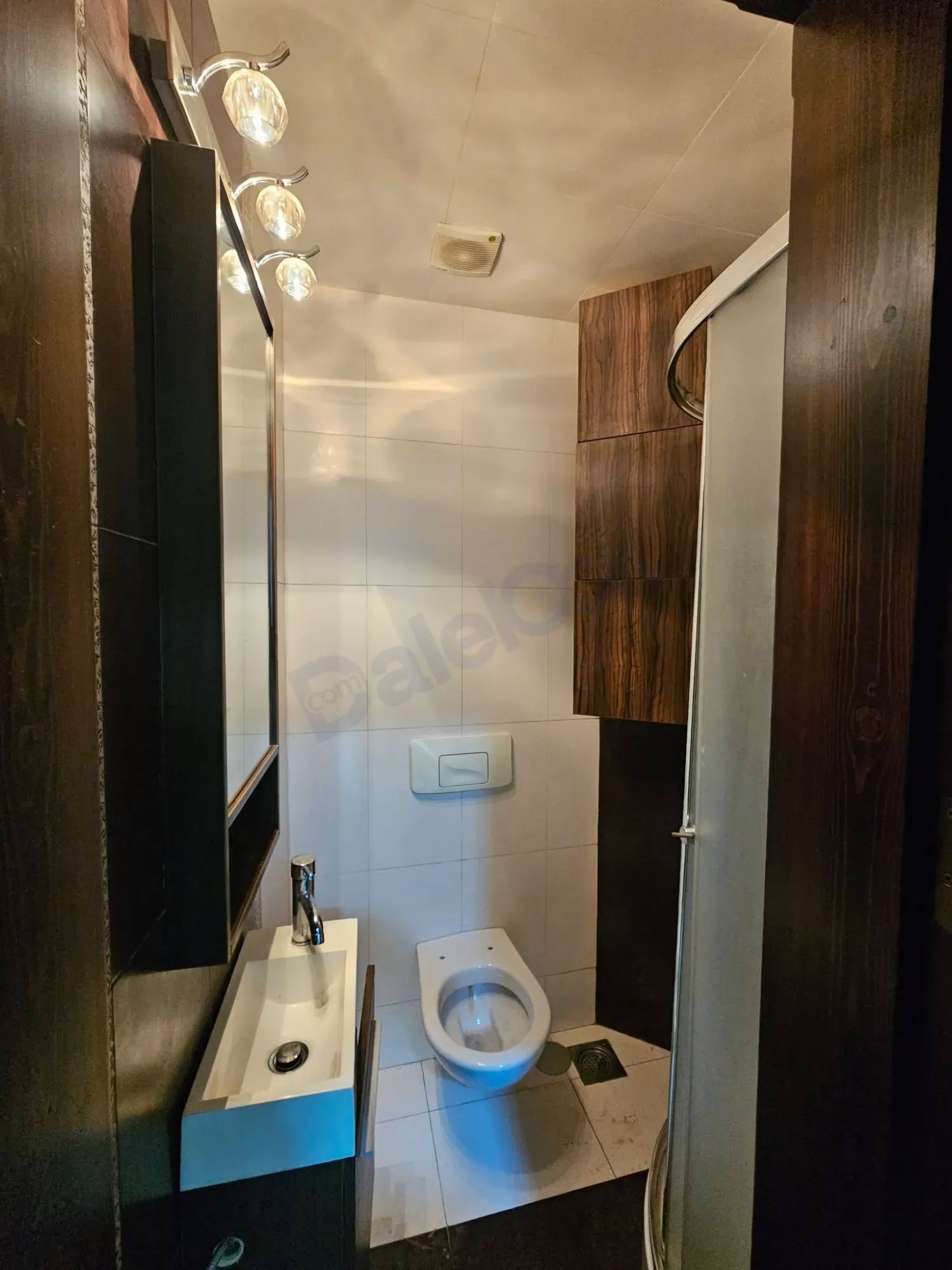 uploads/advertisements/images/للبيع_شقة_سكنية_مميزة_في_شرقي_التجارة__5_-1785278547615.webp