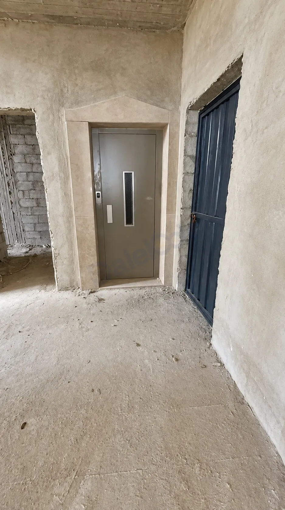 uploads/advertisements/images/للبيع_شقة_على_العضم_سكنية_في_ريف_دمشق_جديدة_عرطوز__7_-1791322405864.webp