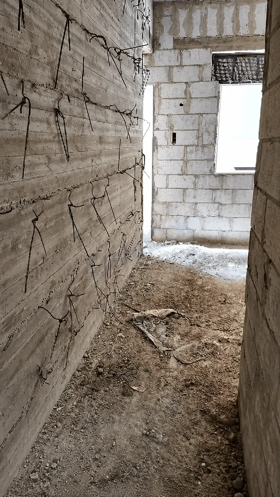 للبيع شقة على العضم في جديدة عرطوز البلد