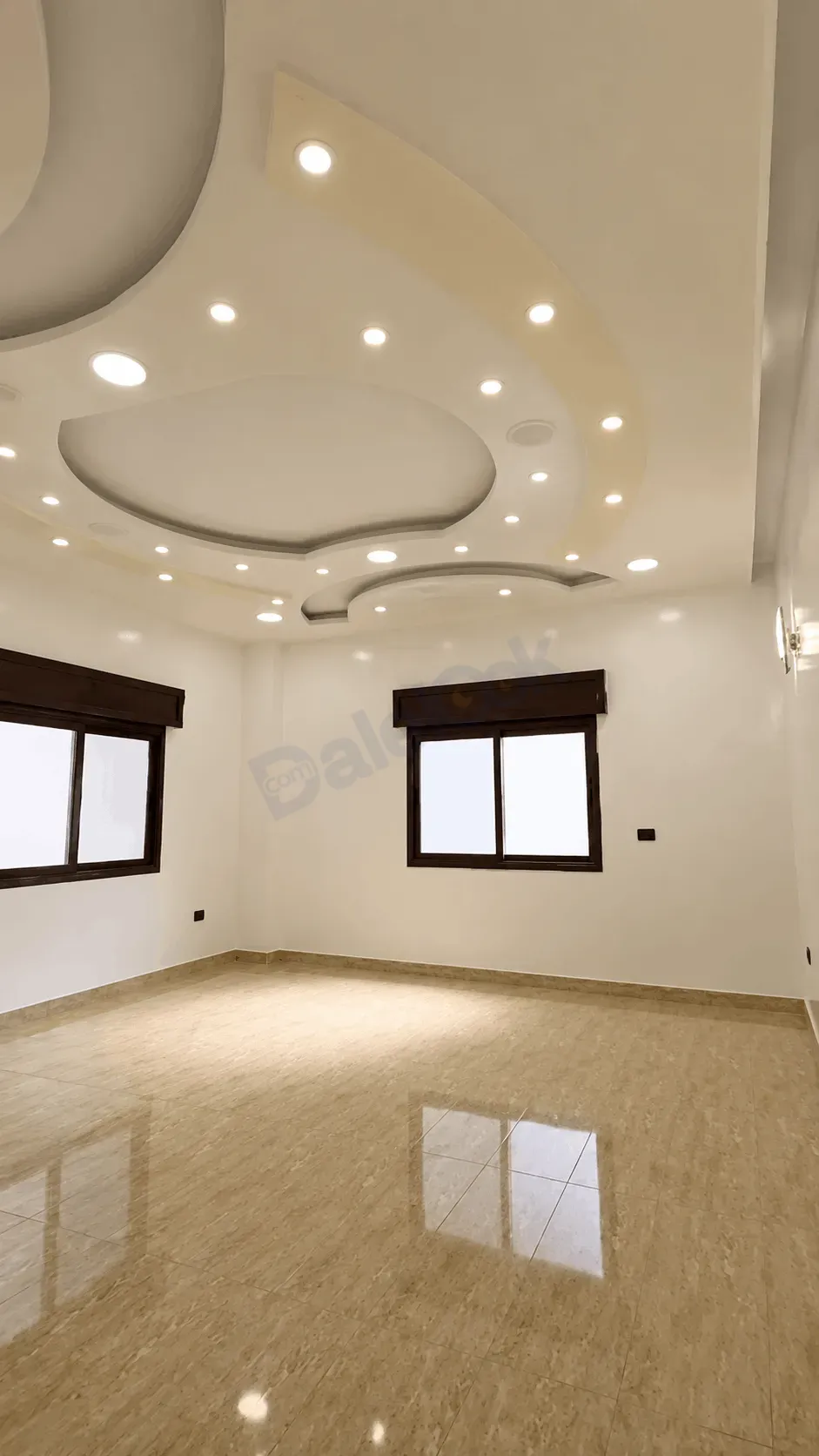 للبيع شقة عند مدارس البنات بيت سحم  مفرق الشرائي