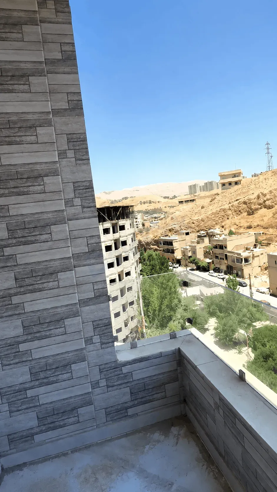 uploads/advertisements/images/للبيع_شقة_فاخرة_في_الهامة___ساحة_السكة__13_-1784653618074.webp