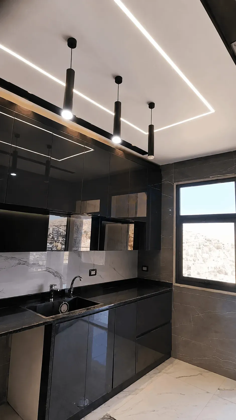 uploads/advertisements/images/للبيع_شقة_فاخرة_في_الهامة___ساحة_السكة__5_-1784653618073.webp