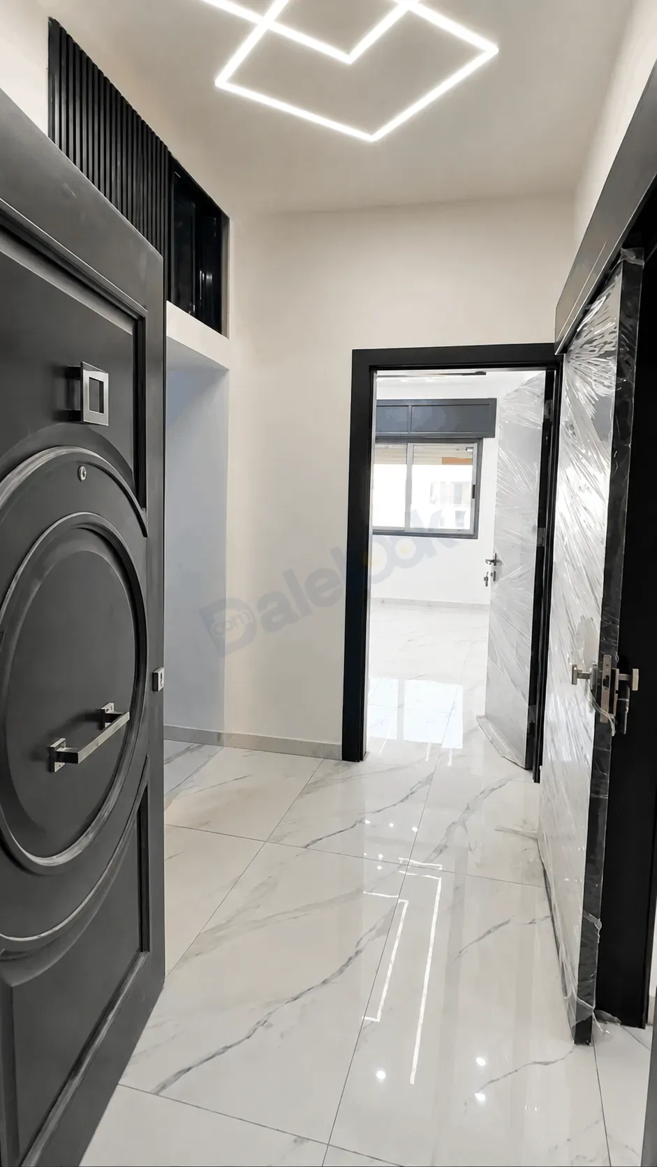 uploads/advertisements/images/للبيع_شقة_فاخرة_في_الهامة___ساحة_السكة__9_-1784653618073.webp