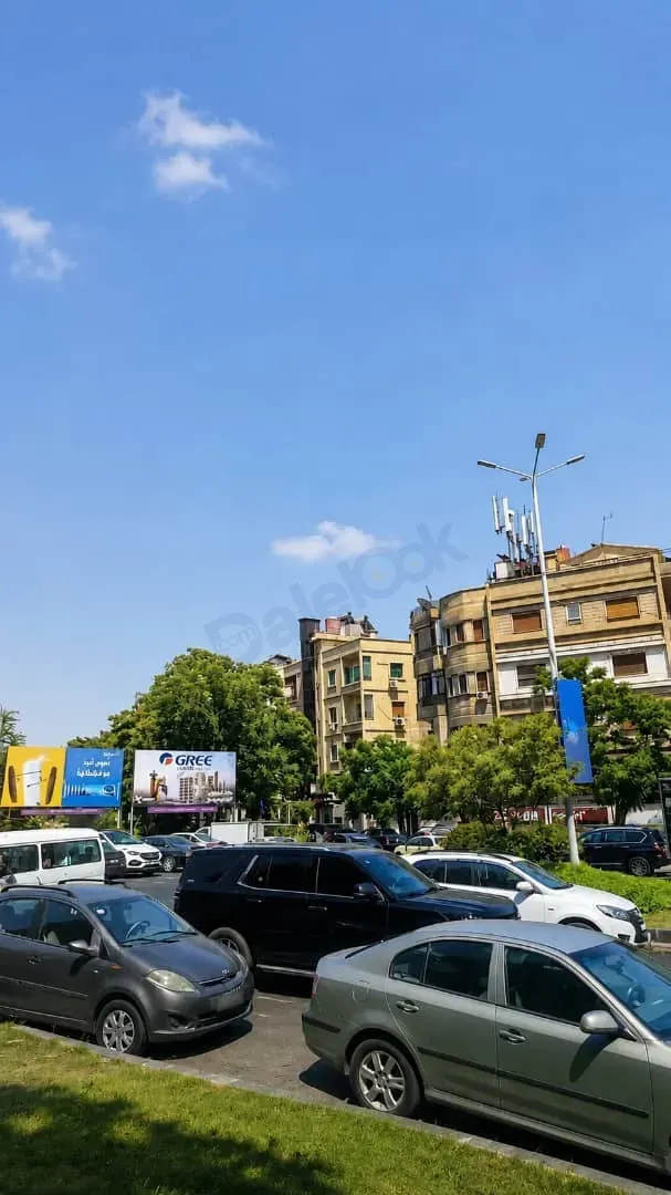 للبيع شقة في أبو رمانة قرب السفارة الباباوية