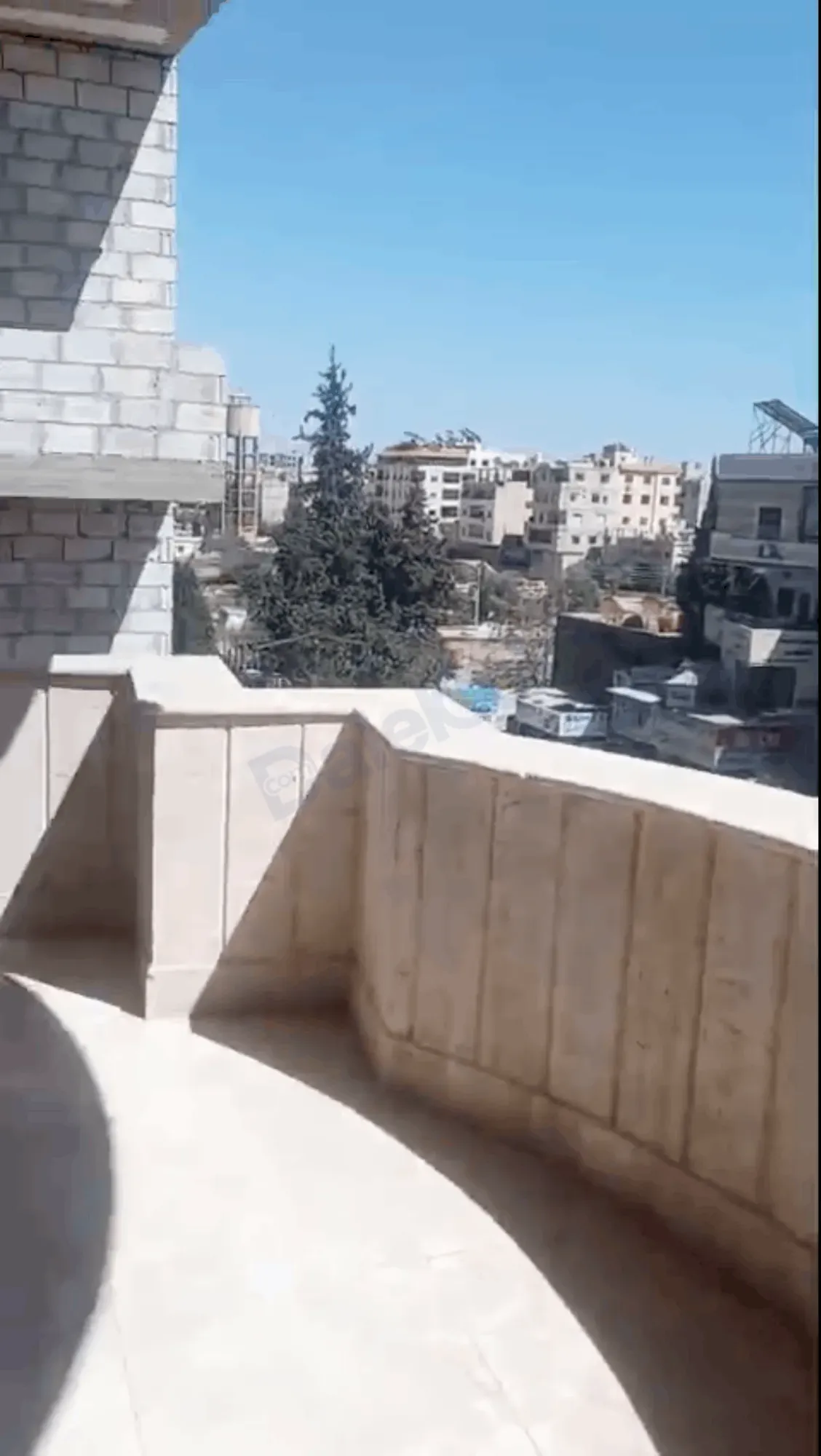 للبيع شقة في أشرفية صحنايا على الشارع العام