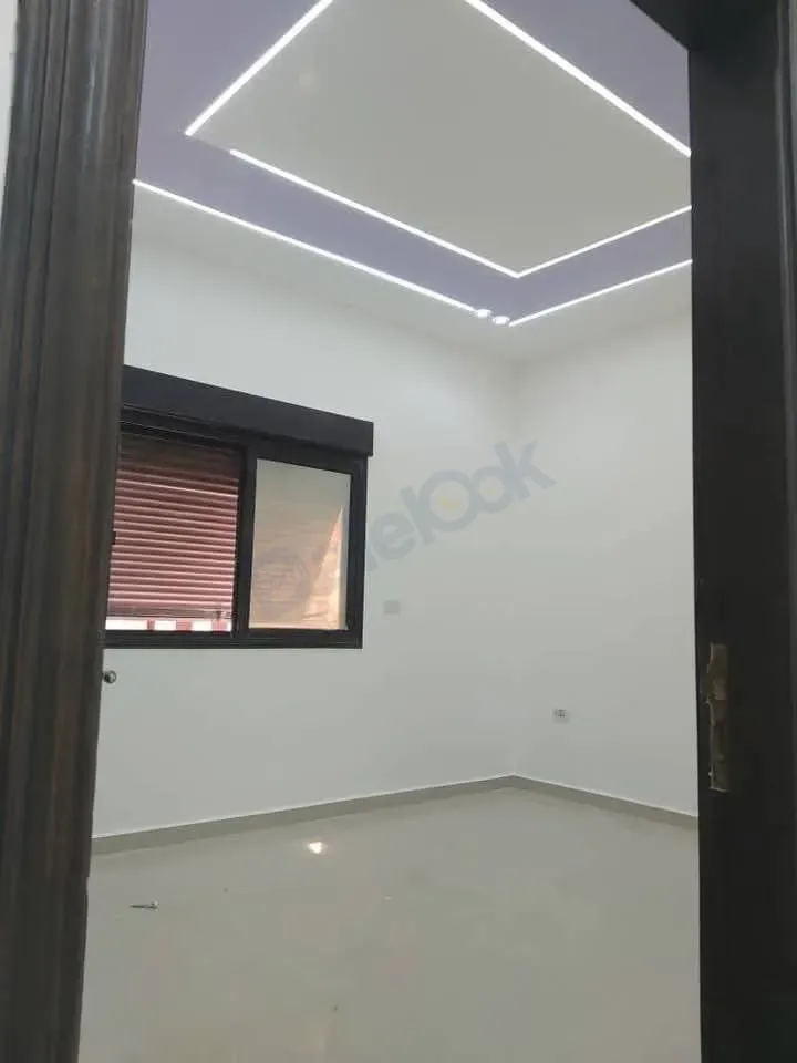 uploads/advertisements/images/للبيع_شقة_في_الصناعة_جانب_جامع_المصطفى__1_-1782513019797.webp