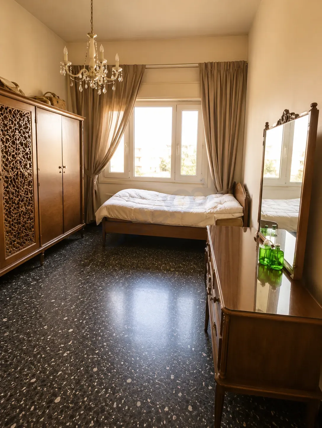 For sale an apartment in the palaces directly on the square