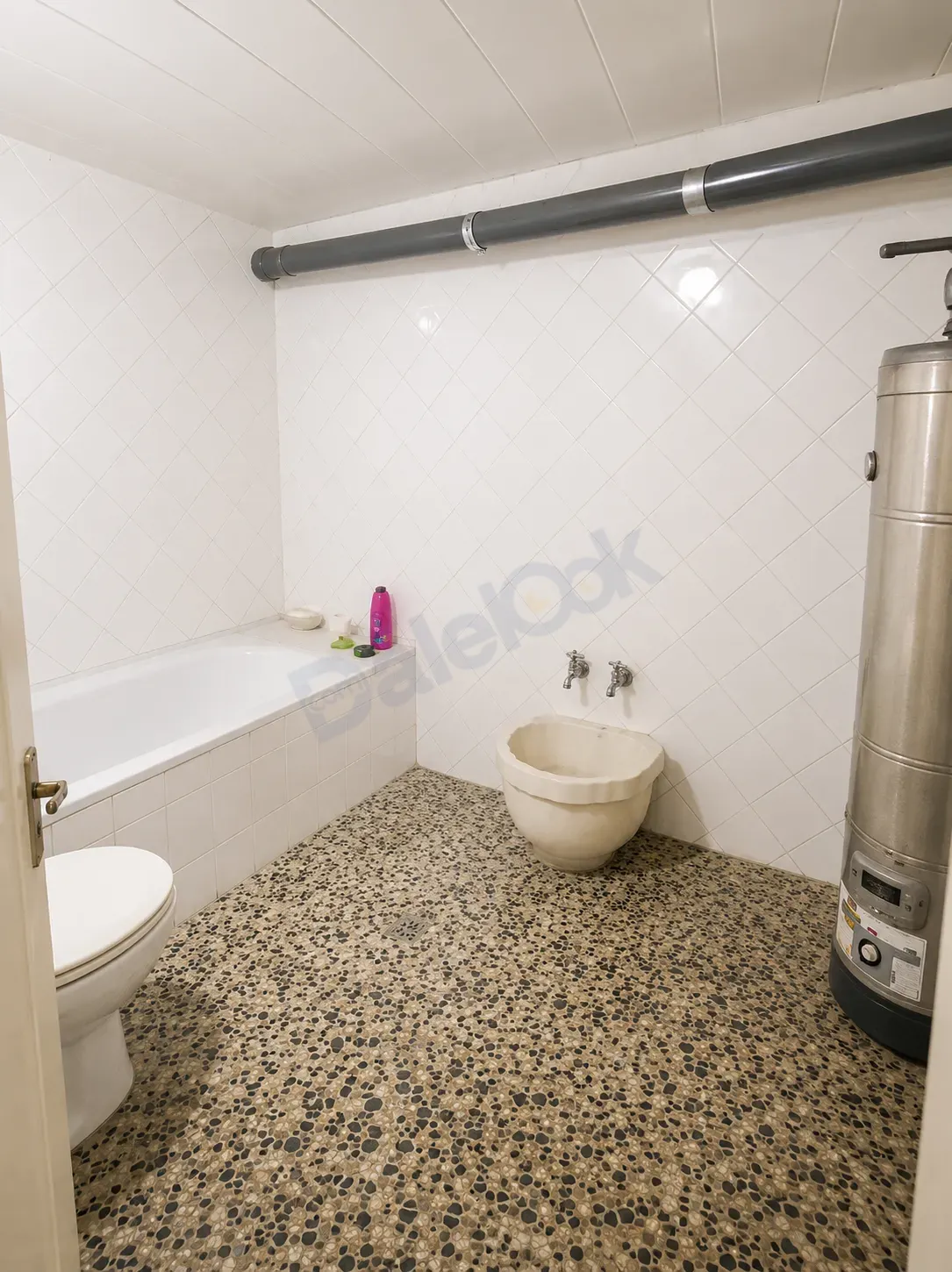 For sale an apartment in the palaces directly on the square