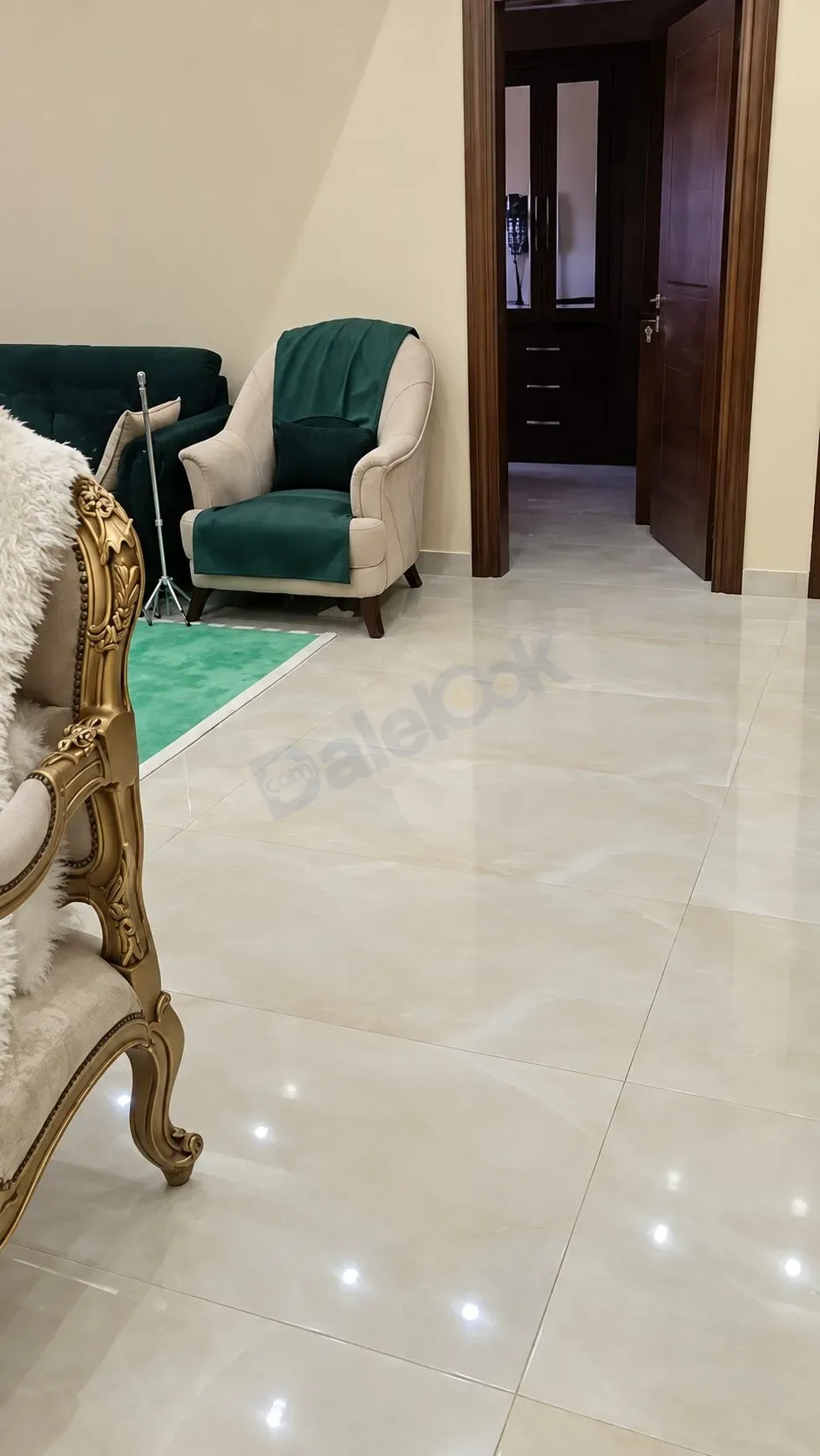 uploads/advertisements/images/للبيع_شقة_في_المزة_شارع_الجلاء_طابو_أخضر__5_-1792014846756.webp