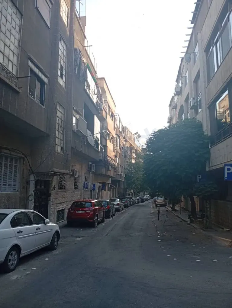 للبيع شقة في المهاجرين الجادة 3
