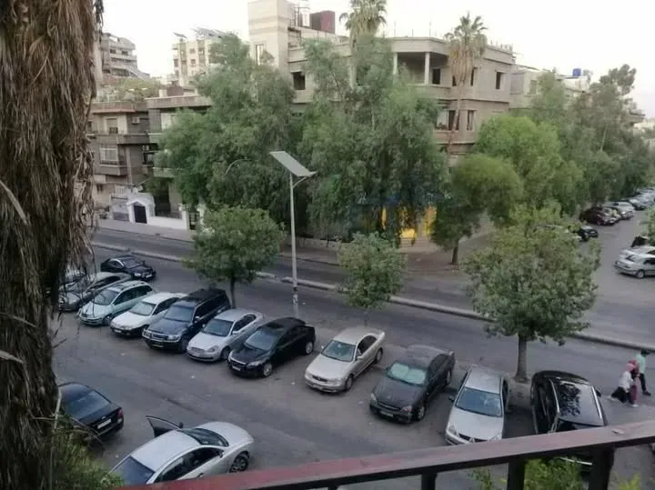 للبيع شقة في الميدان قرب جامع الثريا