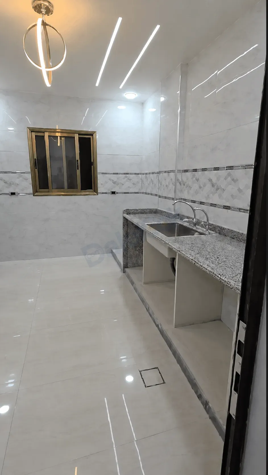 uploads/advertisements/images/للبيع_شقة_في_ببيلا_قرب_دوار_البراء__5_-1784068884142.webp