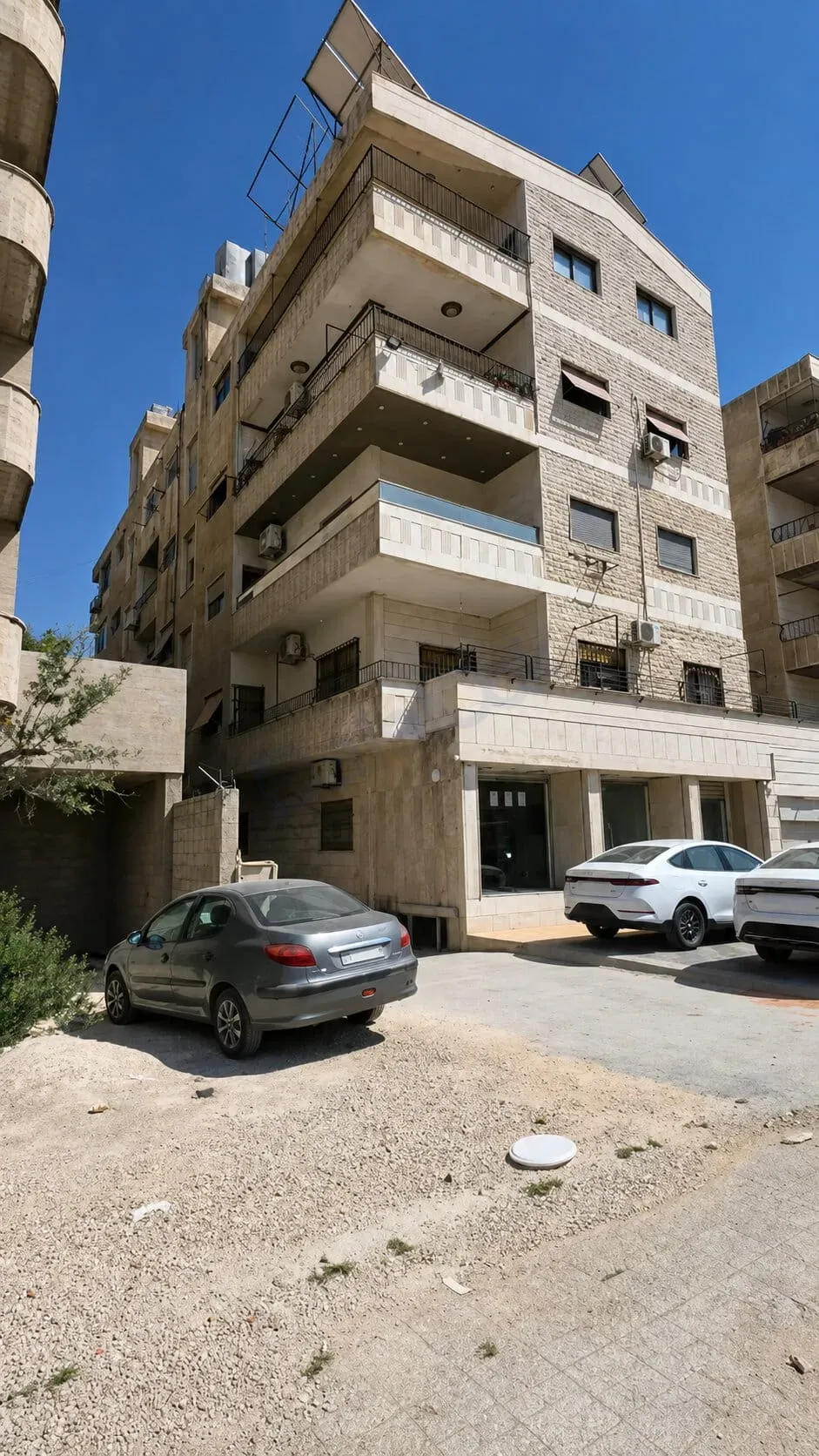 للبيع شقة في جديدة عرطوز البلد الاوتوستراد