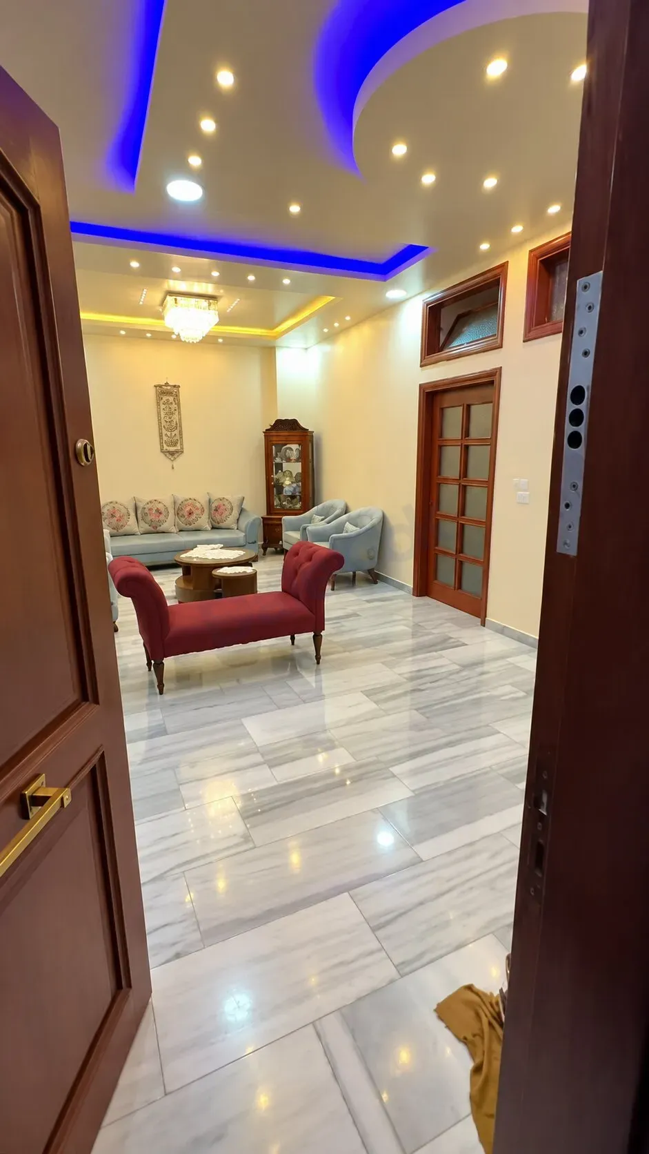 uploads/advertisements/images/للبيع_شقة_في_جرمانا_كسوة_سوبر_ديلوكس__12_-1788741503469.webp