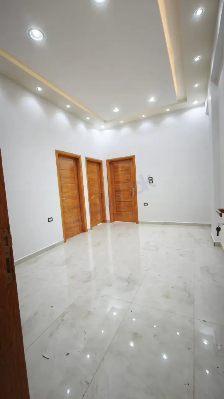 uploads/advertisements/images/للبيع_شقة_في_حرستا___6_-1792413702663.webp