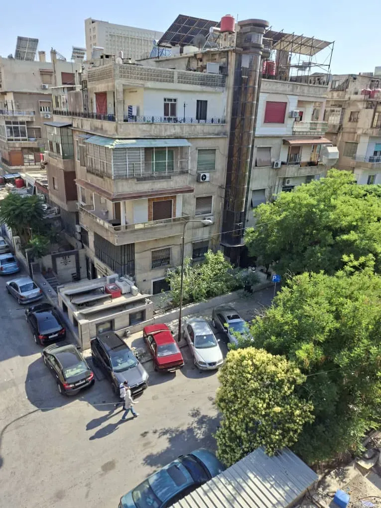 uploads/advertisements/images/للبيع_شقة_في_دمشق_المزرعه_بالقرب_من_مشفى_العين_الانترليزك__5_-1790023648318.webp