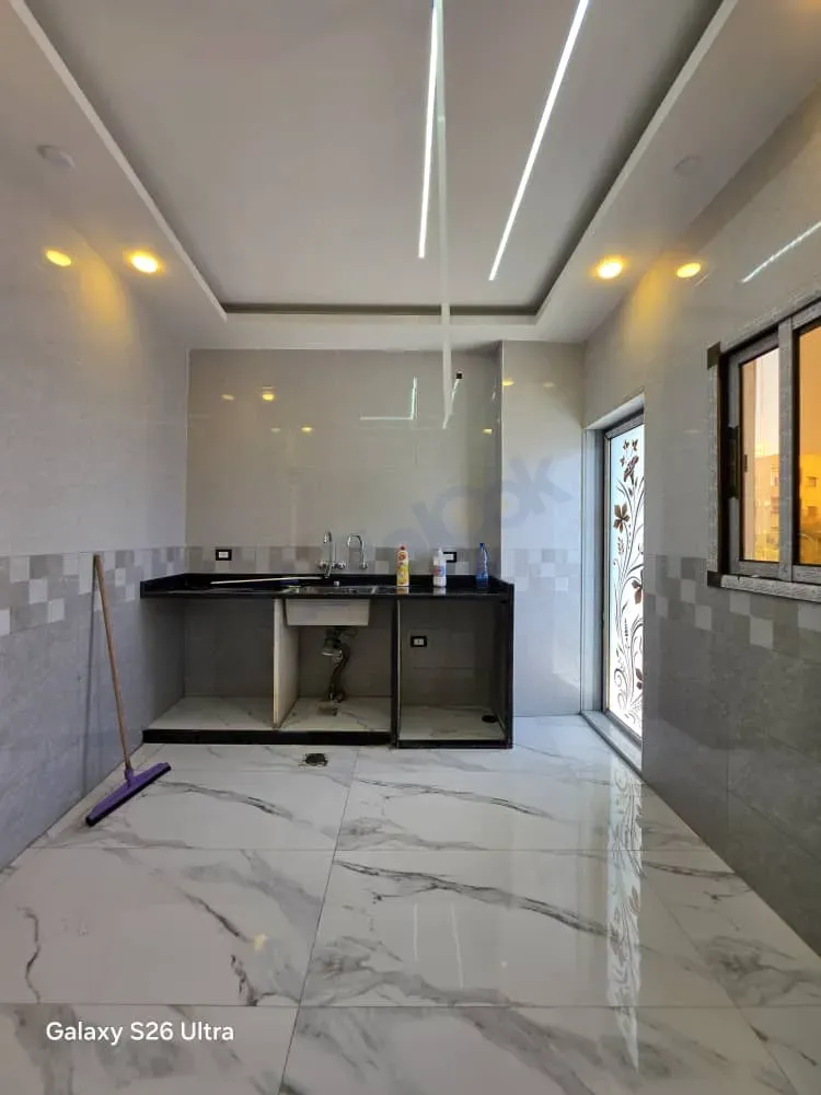 uploads/advertisements/images/للبيع_شقة_في_ريف_دمشق_بيت_سحم_على_الشارع_العام__7_-1792008682936.webp