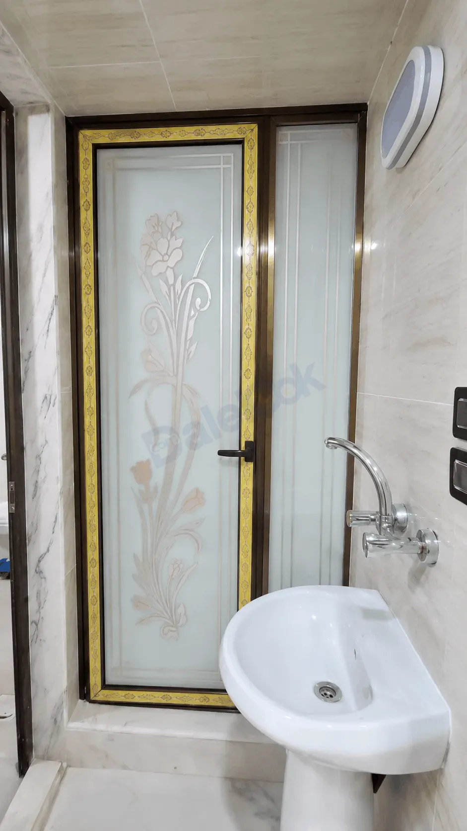 uploads/advertisements/images/للبيع_شقة_في_ريف_دمشق_كفر_بطنا__11_-1785443309343.webp