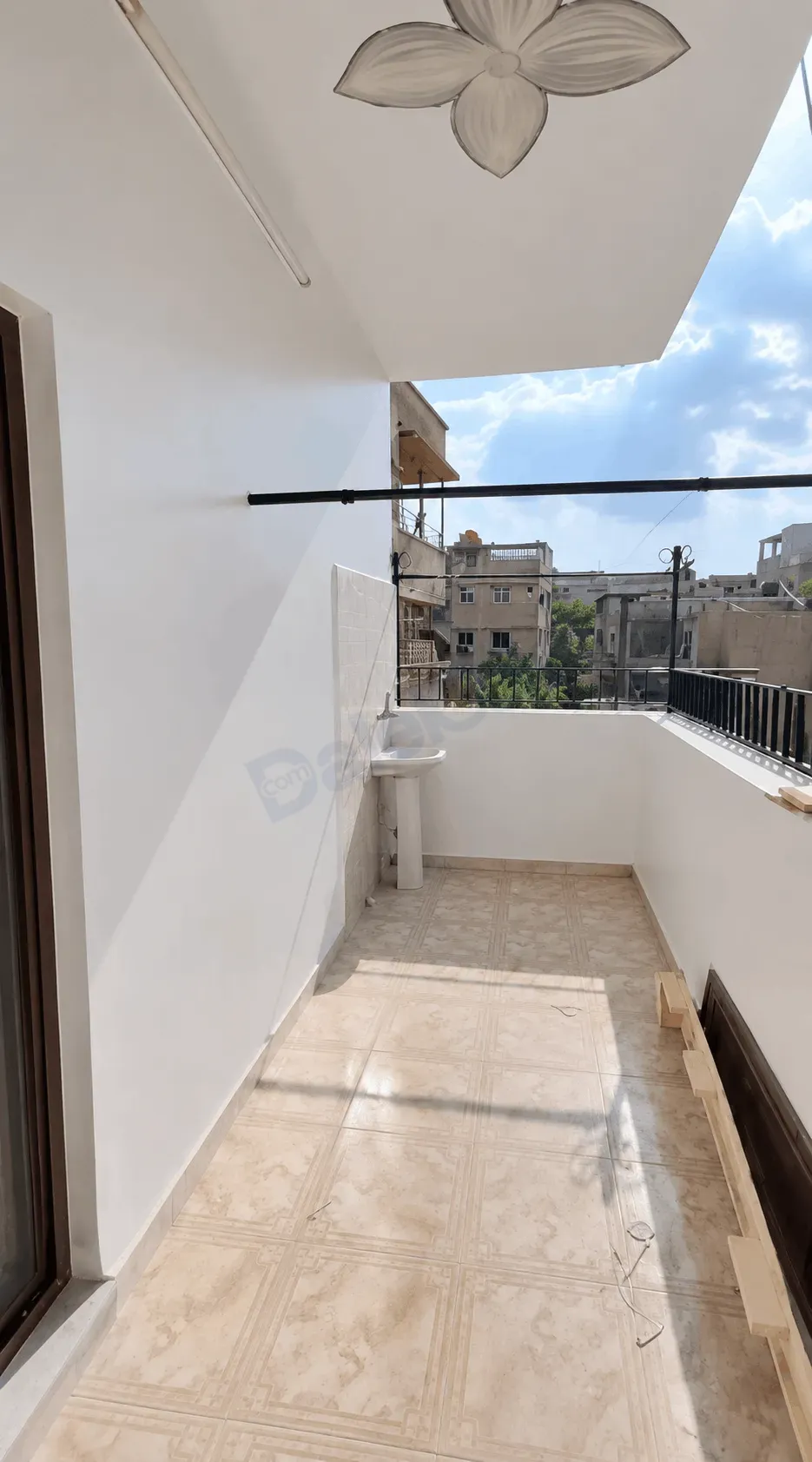 uploads/advertisements/images/للبيع_شقة_في_ريف_دمشق_كفر_بطنا__1_-1783528832449.webp