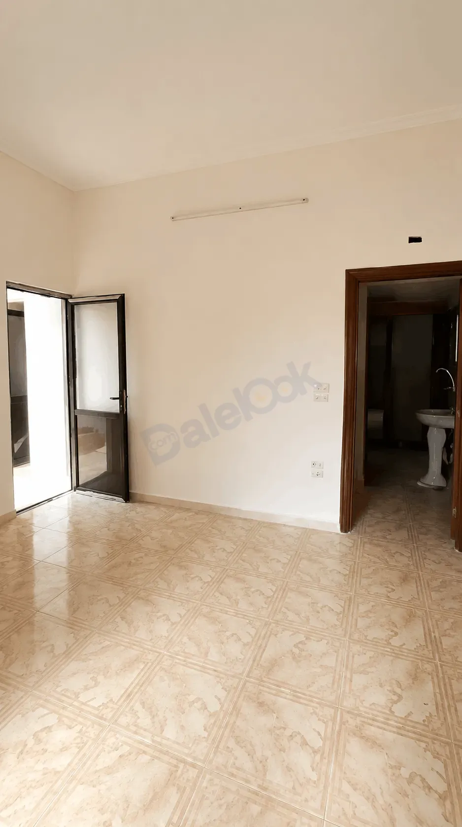 uploads/advertisements/images/للبيع_شقة_في_ريف_دمشق_كفر_بطنا__3_-1783528832448.webp