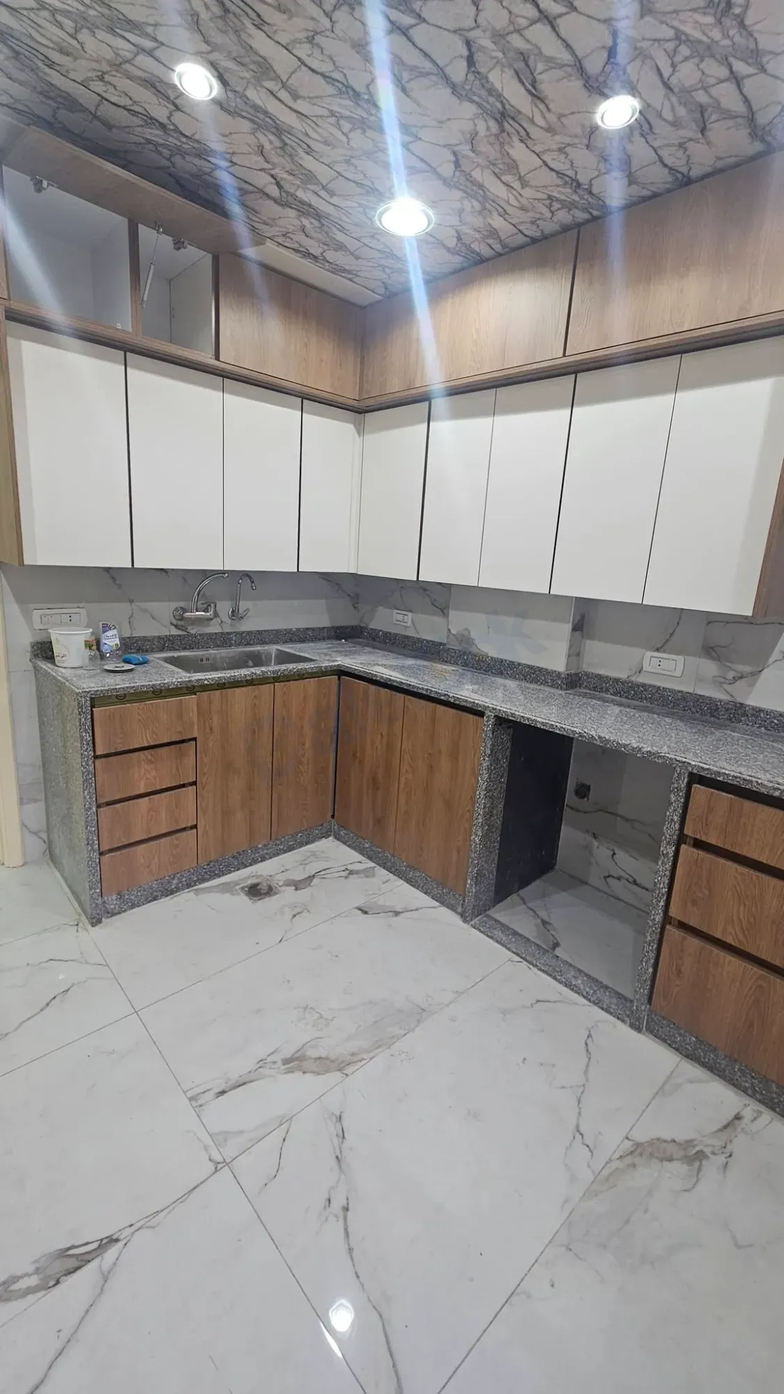 uploads/advertisements/images/للبيع_شقة_في_مساكن_برزة__شارع_الحكيم__4_-1791217645998.webp