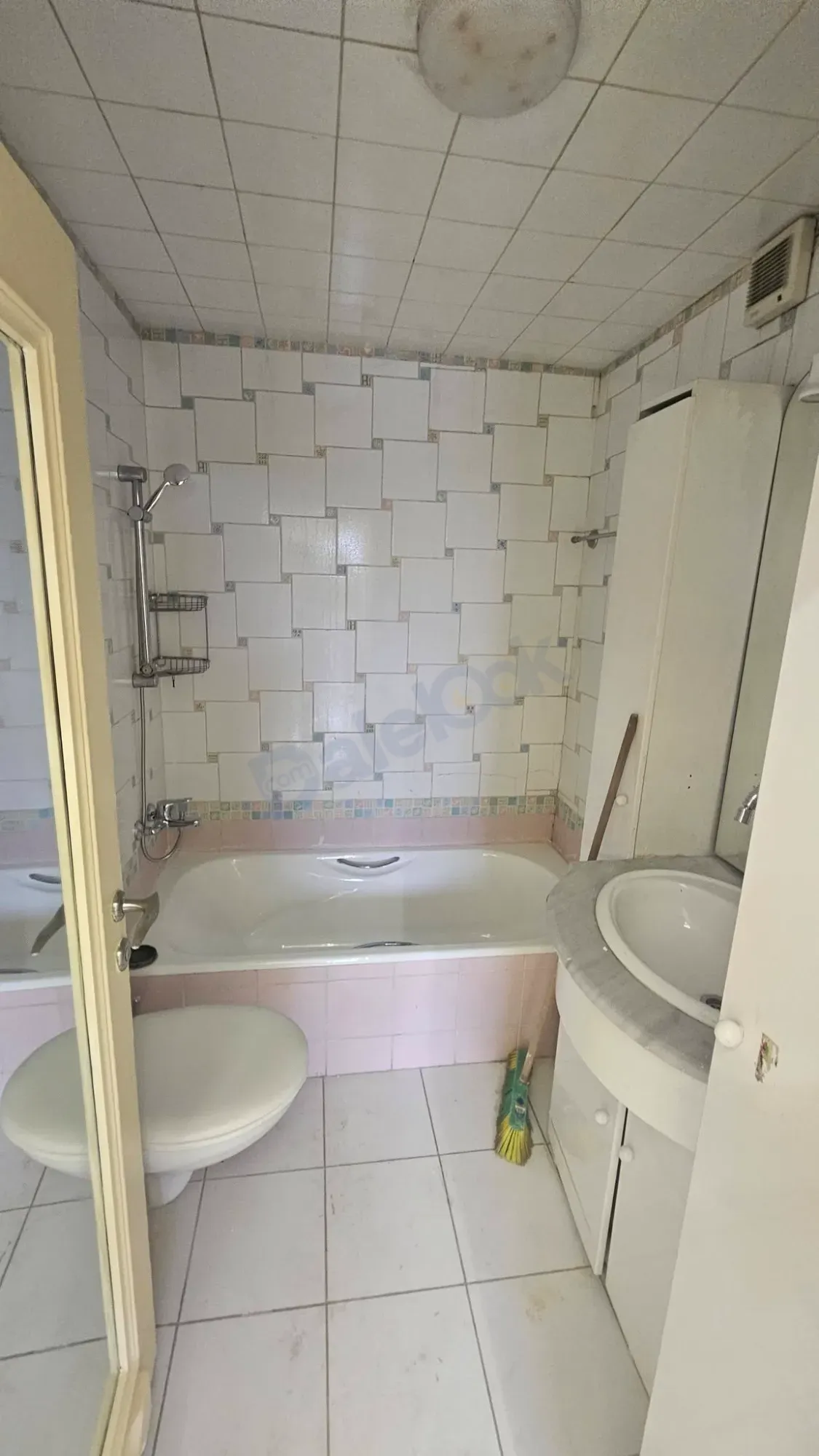 uploads/advertisements/images/للبيع_شقة_في_مساكن_برزة__شارع_الحكيم__9_-1791217645998.webp