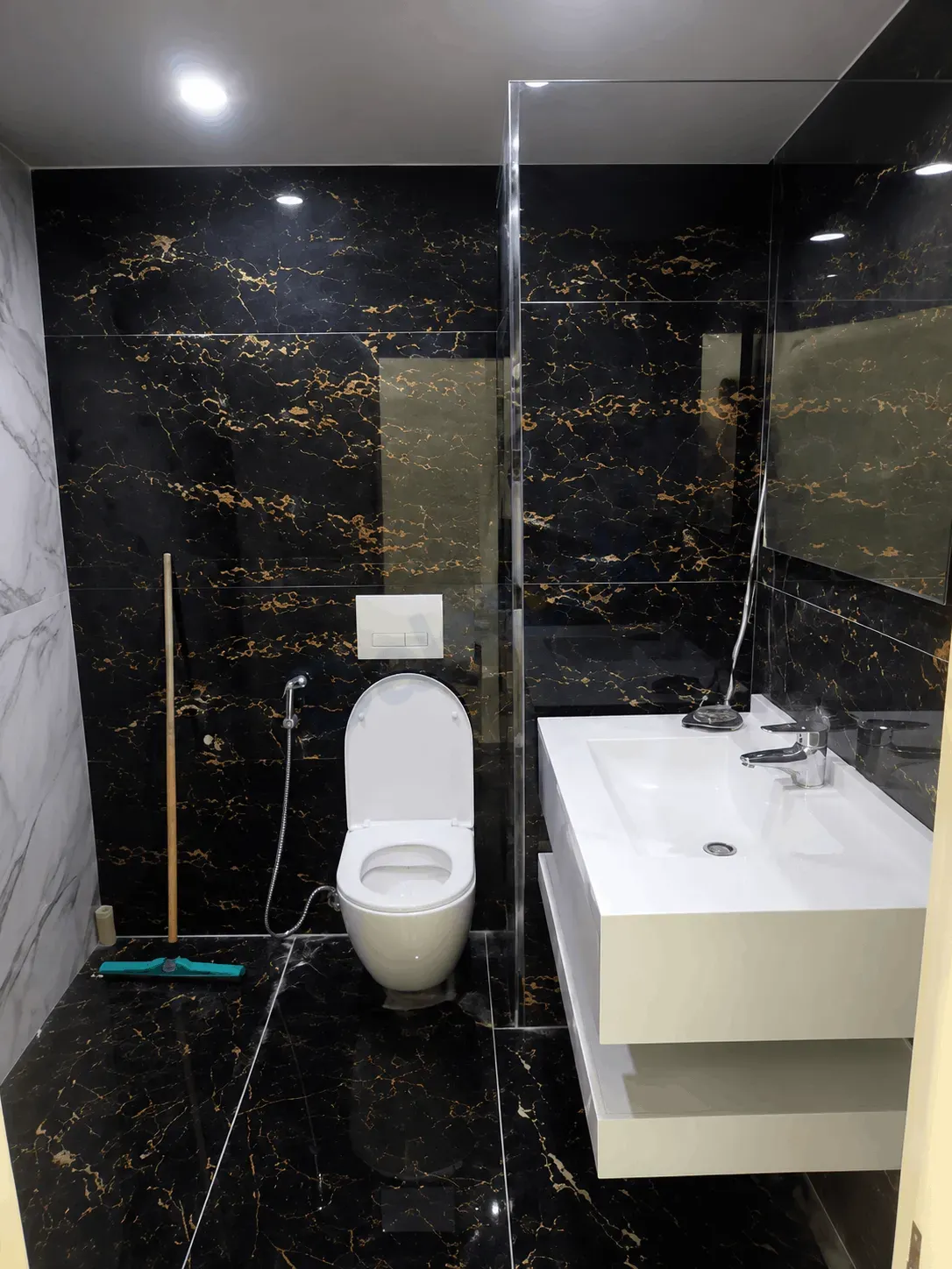 uploads/advertisements/images/للبيع_شقة_في_مساكن_برزة_شارع_الحكيم__4_-1785416689744.webp