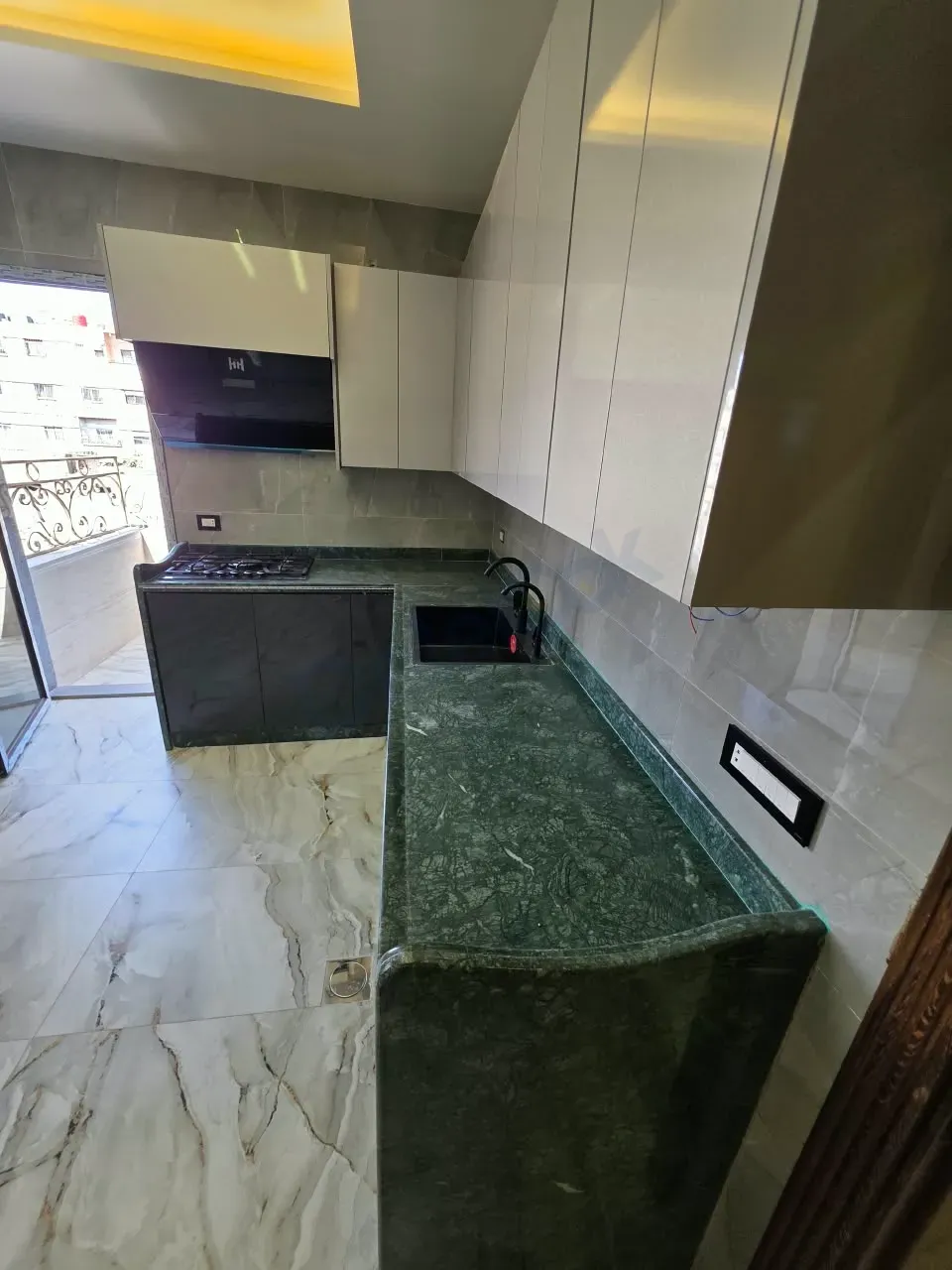 For sale apartment in Muadamiyat Al-Sham, first residence