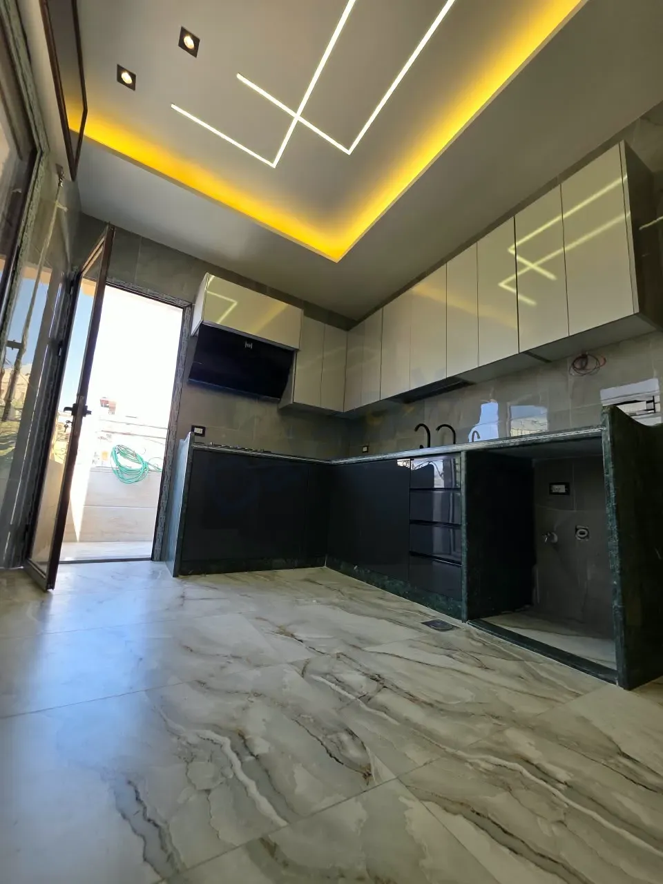 uploads/advertisements/images/للبيع_شقة_في_معضمية_الشام_سكن_أول__7_-1787863481255.webp