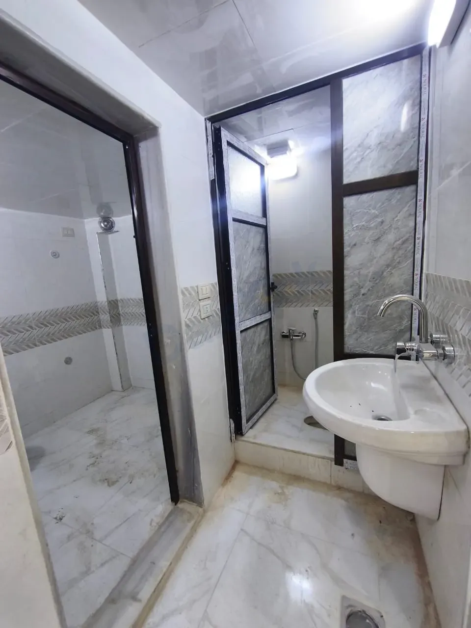 uploads/advertisements/images/للبيع_شقة_كسوة_سوبر_في_حرستا_حي_كرم_الطلعة__4_-1792343824672.webp