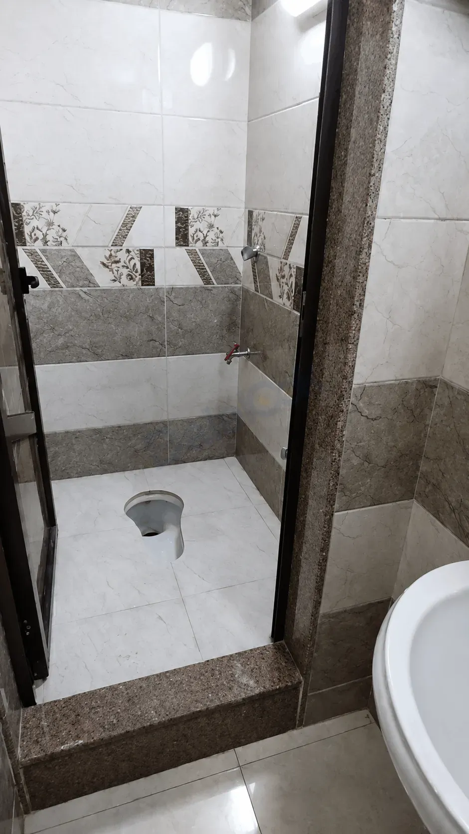 uploads/advertisements/images/للبيع_شقة_لقطة_في_الهامة___حي_الخابوري_-_طريق_الرحبة__7_-1785187270470.webp