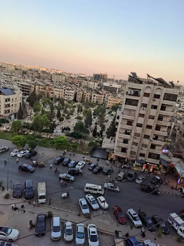 uploads/advertisements/images/للبيع_شقة_لقطة_في_دمشق_المزة_الشيخ_سعد_بنايات_ال_14__2_-1790176662071.webp