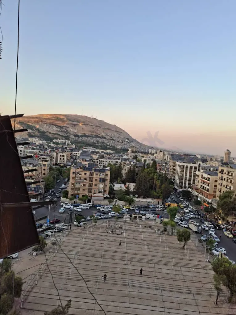 uploads/advertisements/images/للبيع_شقة_لقطة_في_دمشق_المزة_الشيخ_سعد_بنايات_ال_14__6_-1790176662070.webp