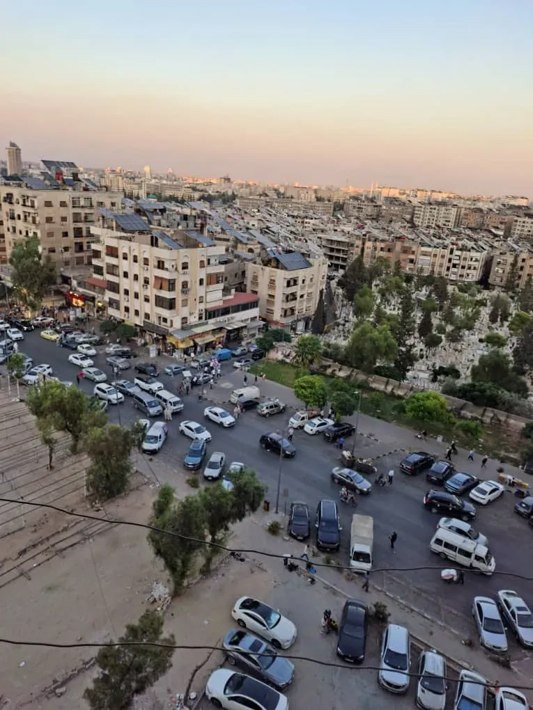 uploads/advertisements/images/للبيع_شقة_لقطة_في_دمشق_المزة_الشيخ_سعد_بنايات_ال_14__9_-1790176662071.webp