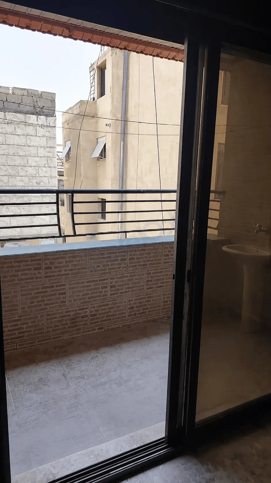 للبيع شقة مشمسة في جديدة عرطوز البلد