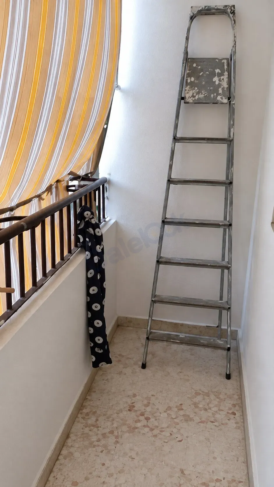 uploads/advertisements/images/للبيع_شقة_مع_السطح_في_ريف_دمشق_كشكول_شارع_السوق__2_-1789775624945.webp
