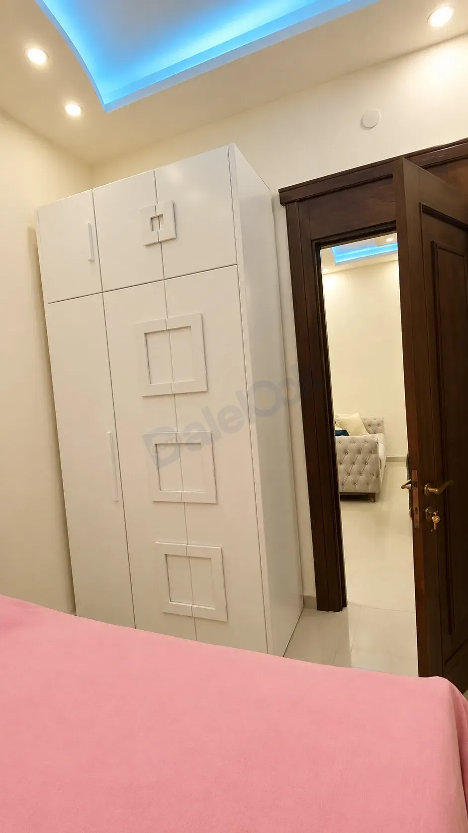 uploads/advertisements/images/للبيع_شقة_مع_الفرش_في_الجسر_الأبيض_بجانب_السفارة_الفرنسية__1_-1789307239474.webp