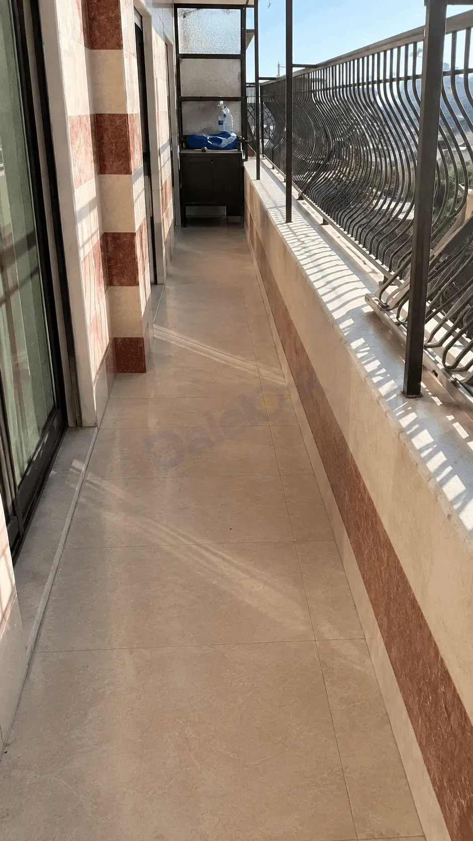 uploads/advertisements/images/للبيع_شقة_مع_الفرش_في_العمارة__3_-1783458509681.webp